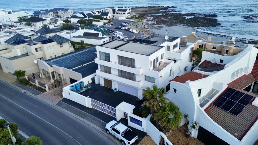 6 Bedroom Property for Sale in Bloubergstrand Western Cape